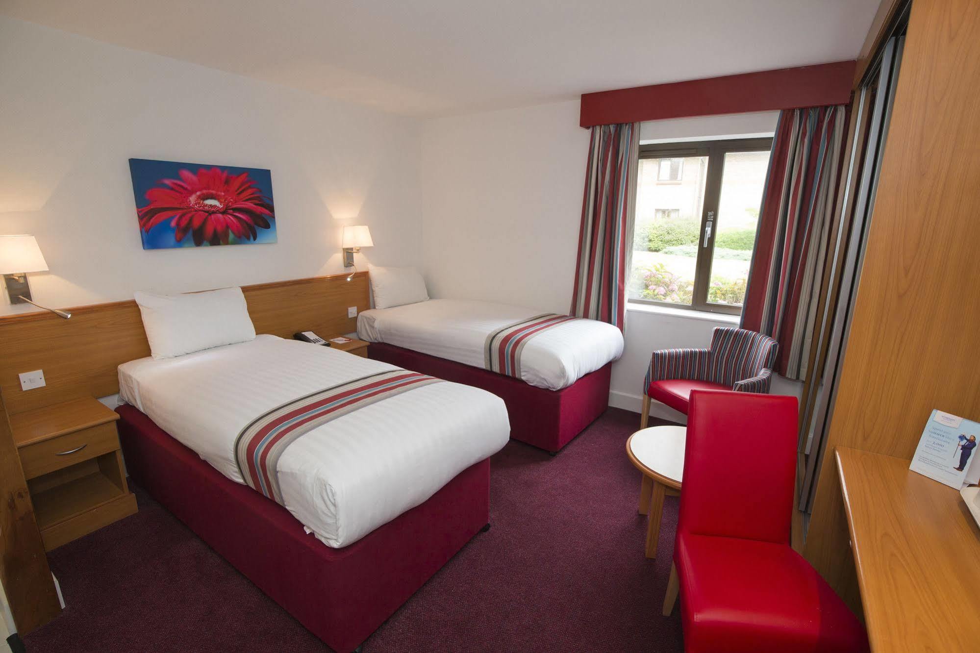 Ramada Cambridge Hotel ภายนอก รูปภาพ