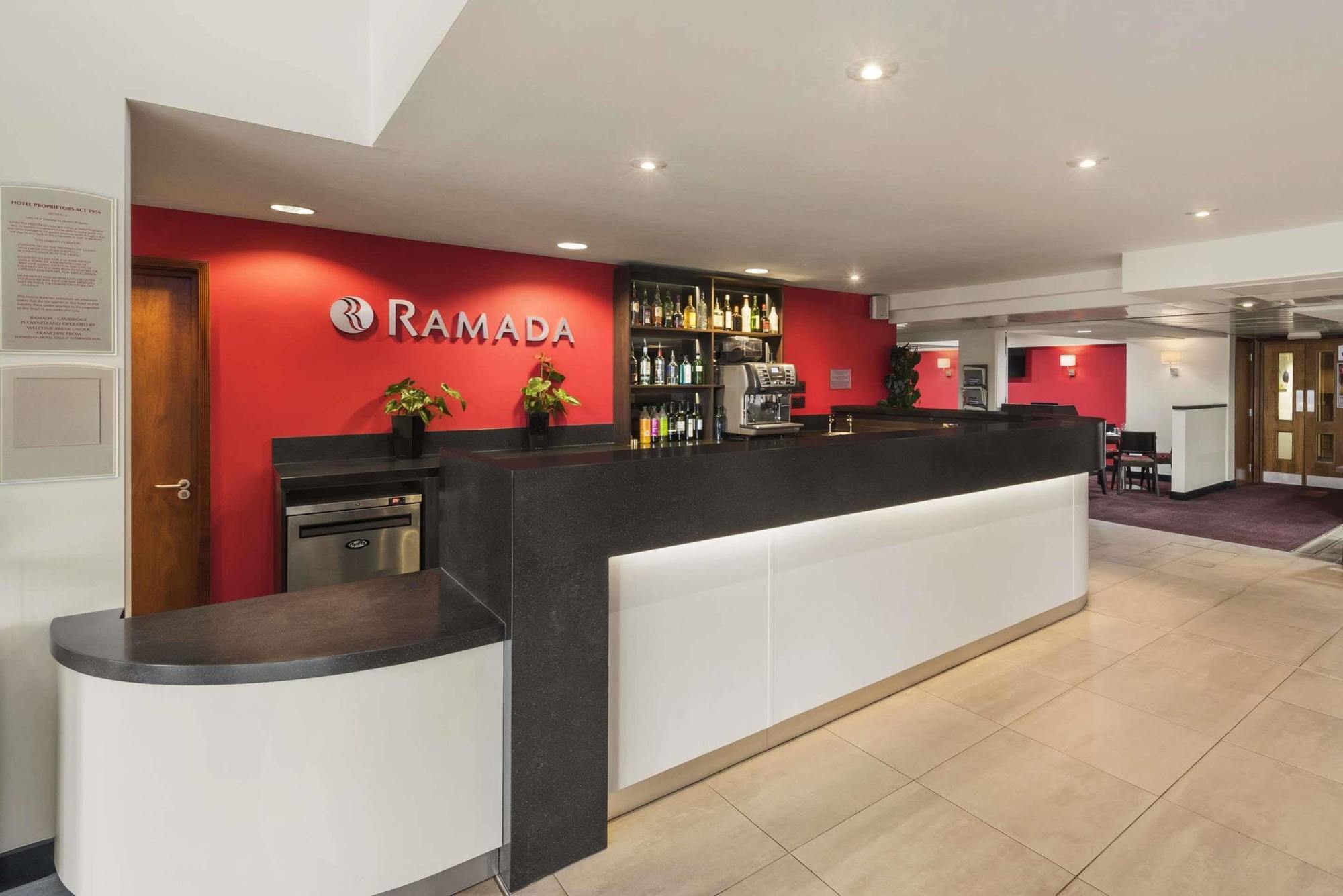 Ramada Cambridge Hotel ภายนอก รูปภาพ